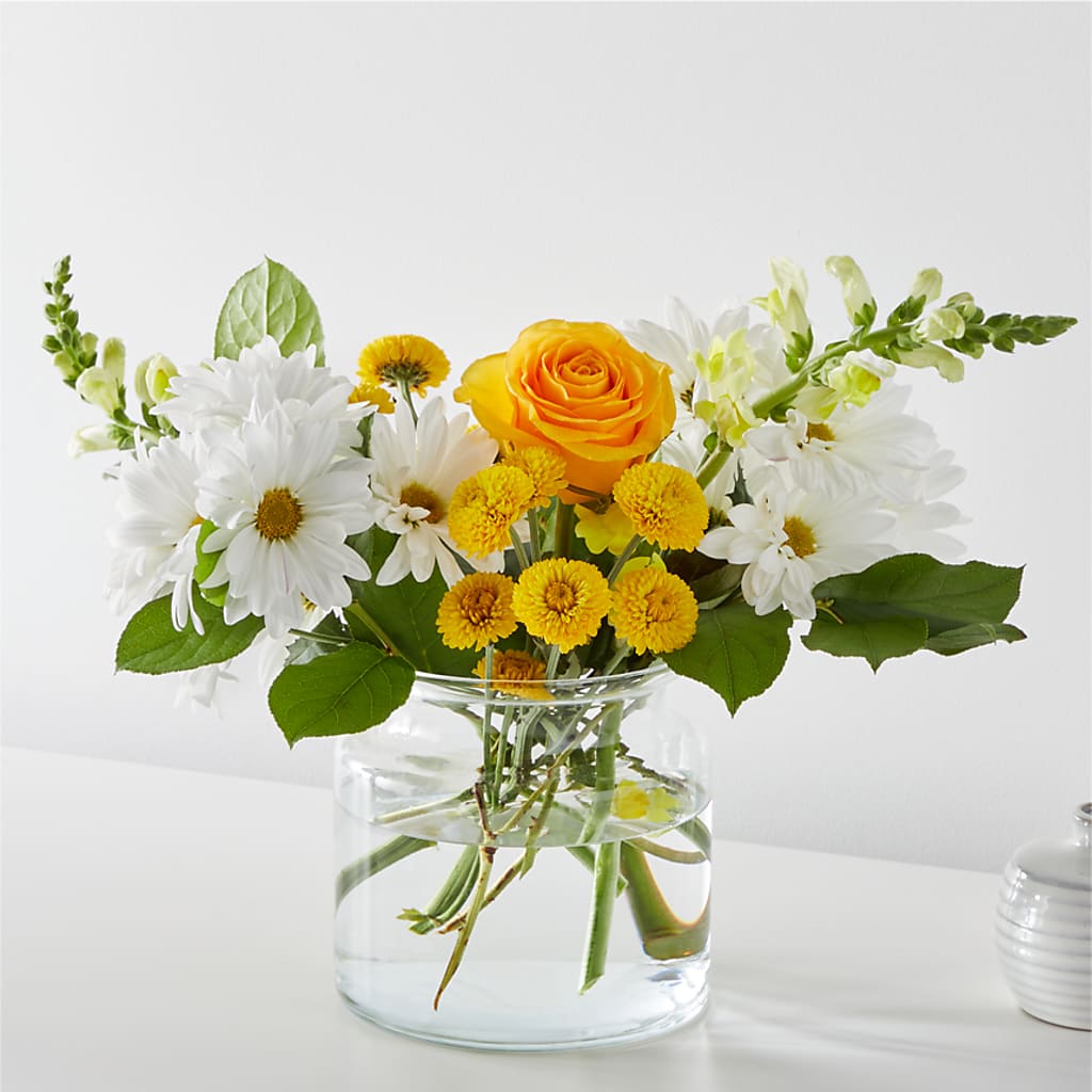 Sun Salutation Bouquet – MCKNIGHT'S FLOWERSHOPPE INC., Peterborough ON