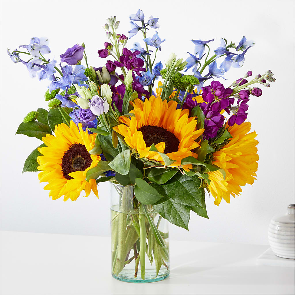 Catching Rays Bouquet – MCKNIGHT'S FLOWERSHOPPE INC., Peterborough ON