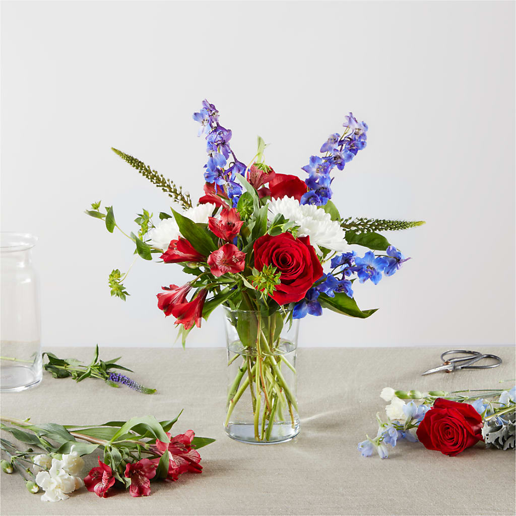Star Spangled - A Florist Original – MCKNIGHT'S FLOWERSHOPPE INC., Peterborough ON