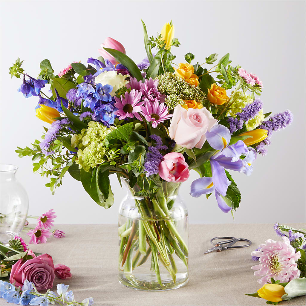 Pastel Tradition - A Florist Original – MCKNIGHT'S FLOWERSHOPPE INC., Peterborough ON