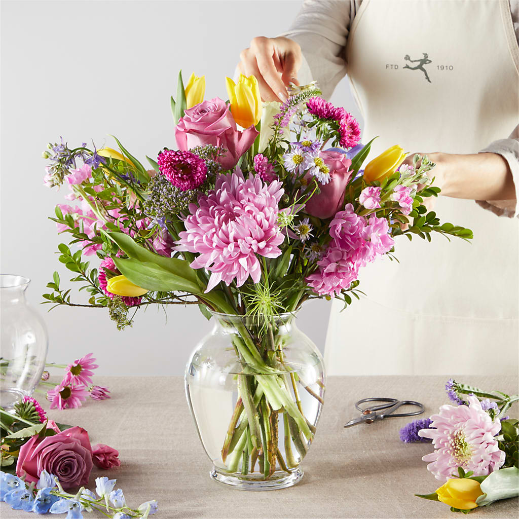 Pastel Tradition - A Florist Original – MCKNIGHT'S FLOWERSHOPPE INC., Peterborough ON