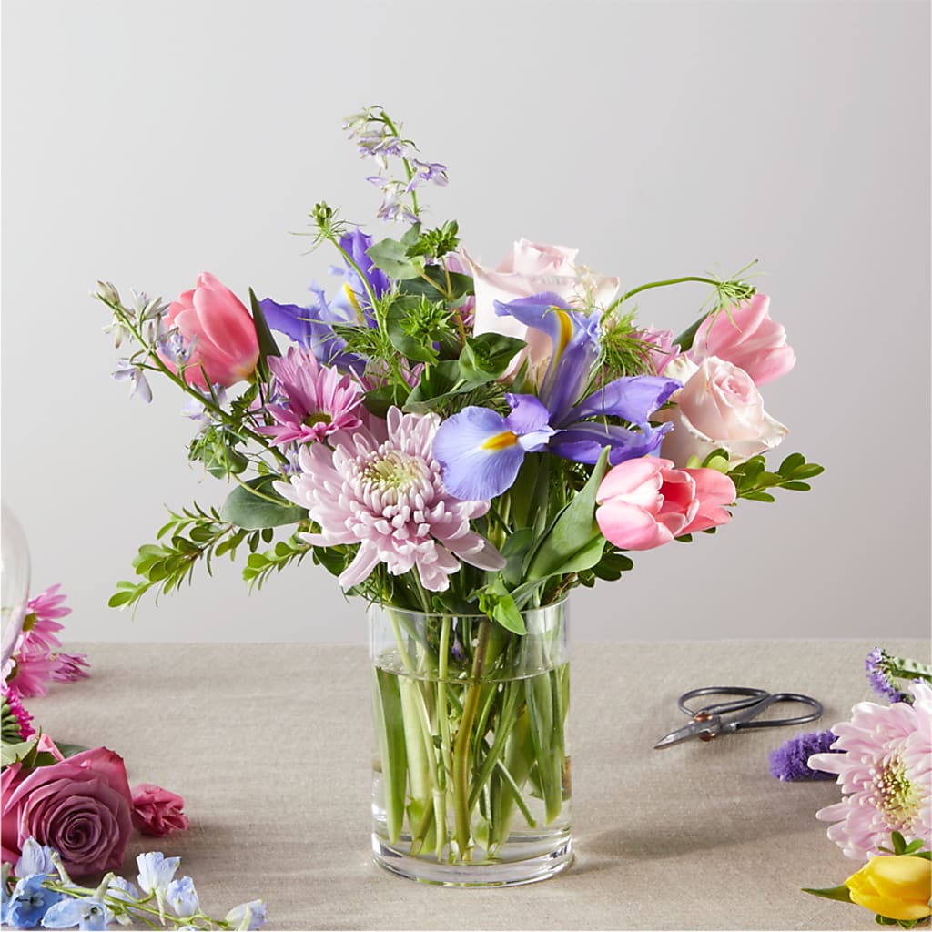 Pastel Tradition - A Florist Original – MCKNIGHT'S FLOWERSHOPPE INC., Peterborough ON