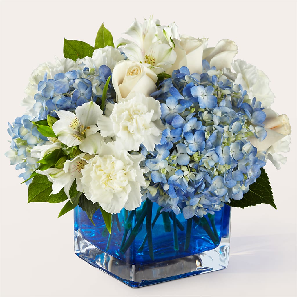 Soothing Waters Bouquet – MCKNIGHT'S FLOWERSHOPPE INC., Peterborough ON