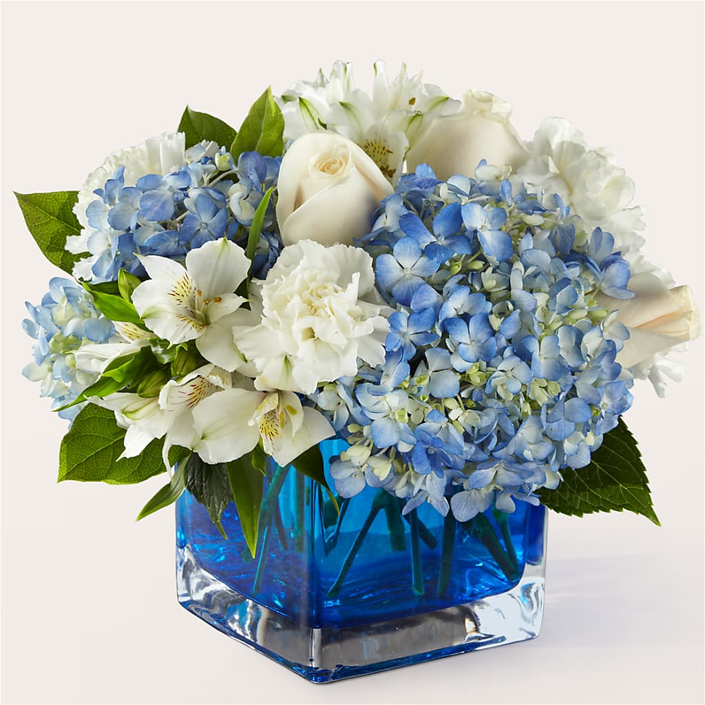 Soothing Waters Bouquet – MCKNIGHT'S FLOWERSHOPPE INC., Peterborough ON