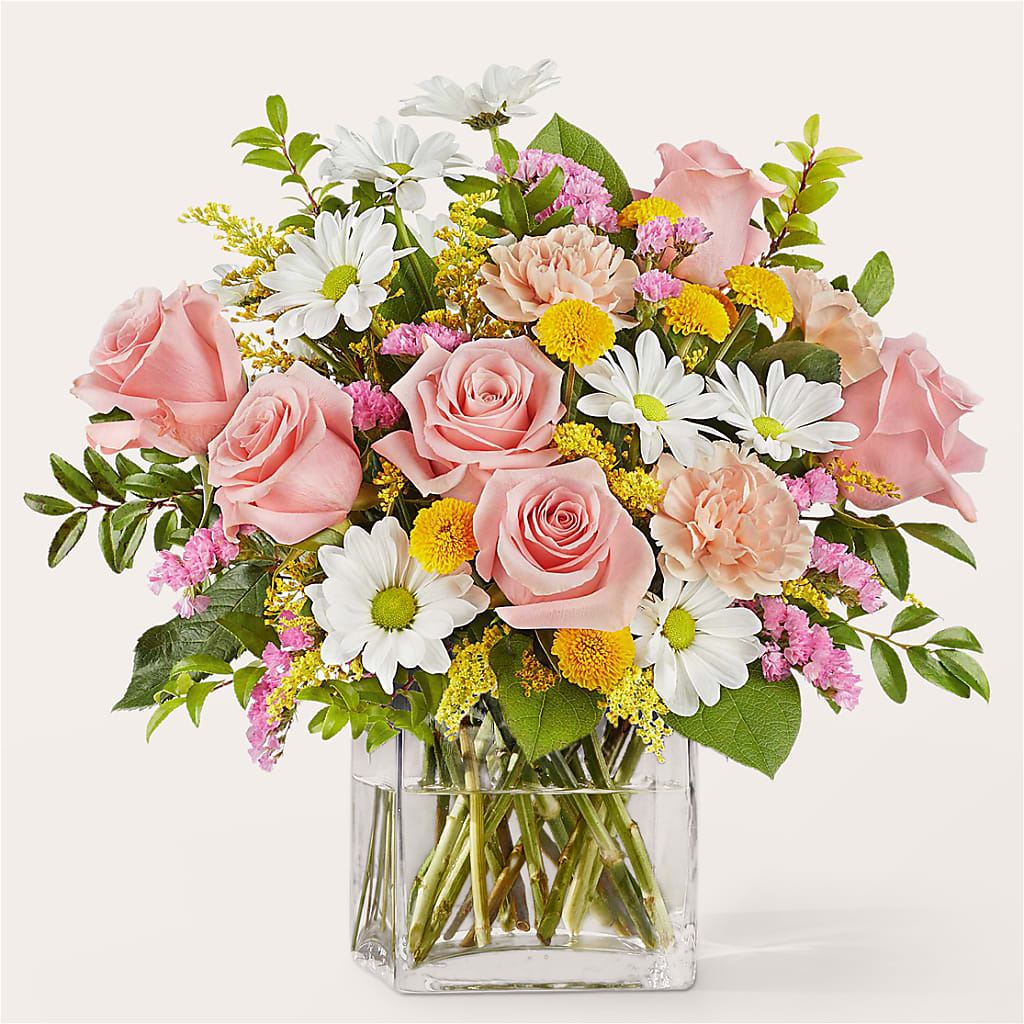 Country Cottage Bouquet – MCKNIGHT'S FLOWERSHOPPE INC., Peterborough ON