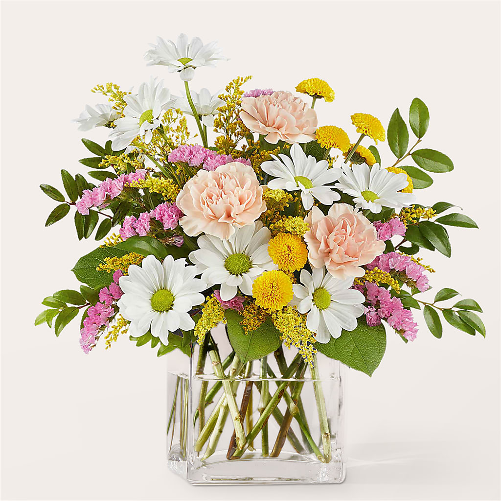 Country Cottage Bouquet – MCKNIGHT'S FLOWERSHOPPE INC., Peterborough ON