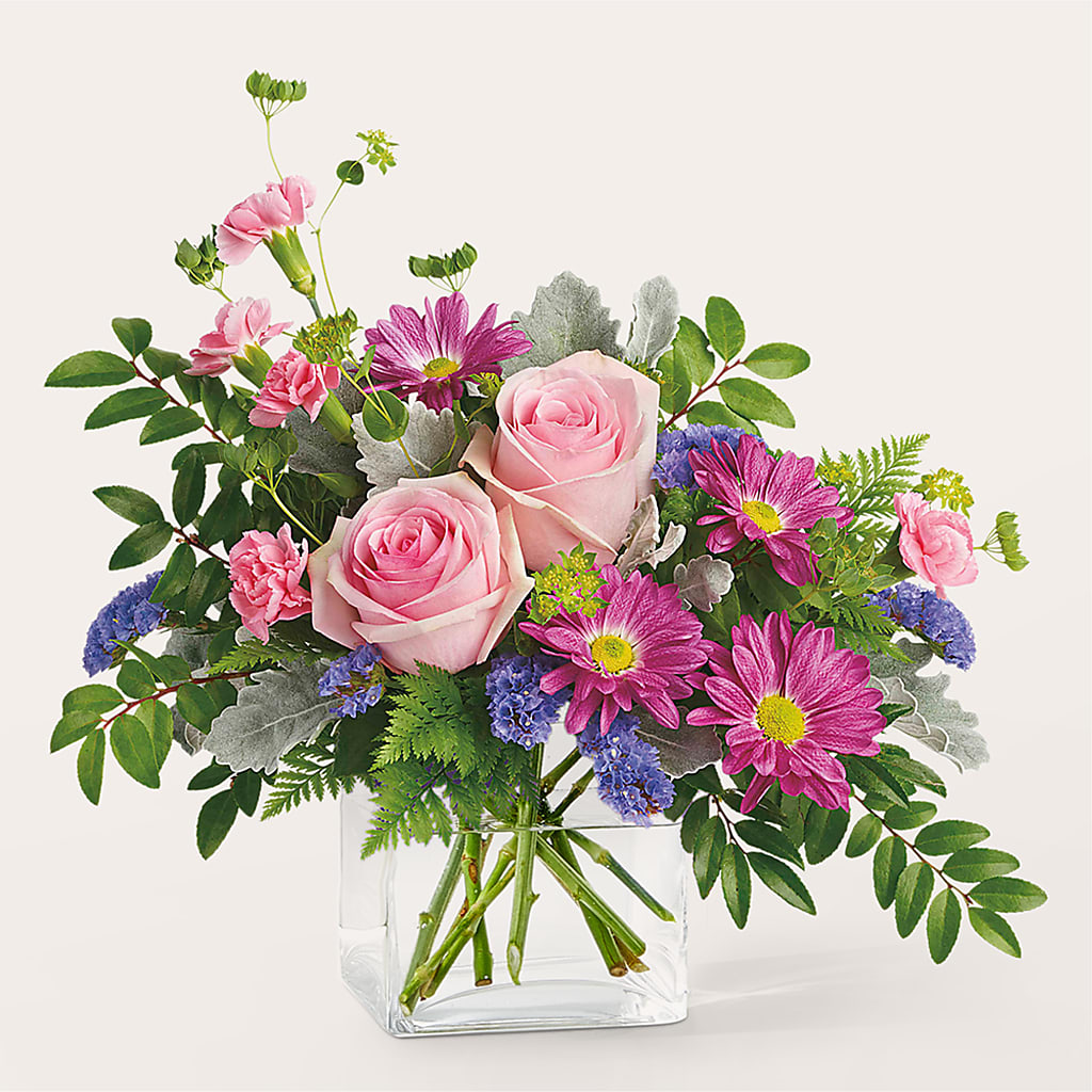 Starlet Bouquet – MCKNIGHT'S FLOWERSHOPPE INC., Peterborough ON