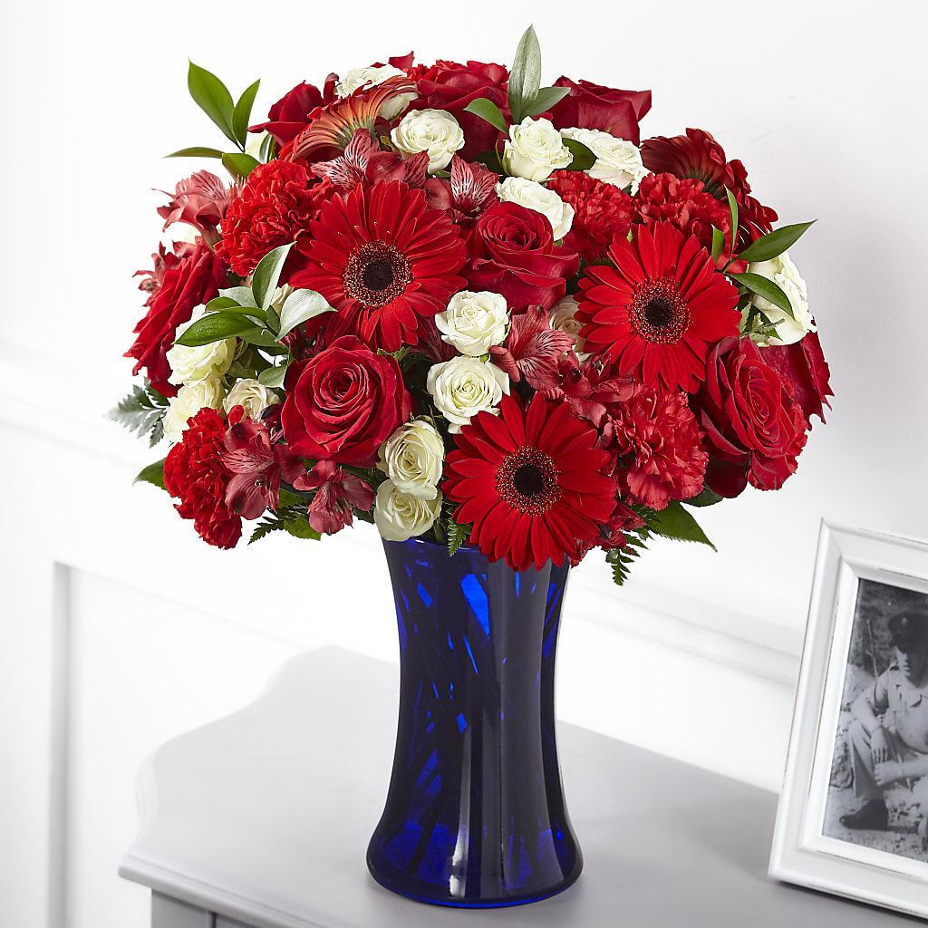 Hearts Embrace Bouquet – MCKNIGHT'S FLOWERSHOPPE INC., Peterborough ON