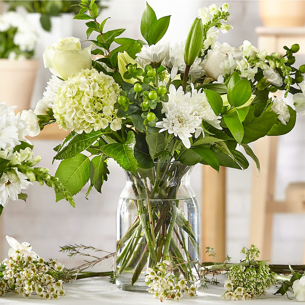 Classic Ivory – A Florist Original – MCKNIGHT'S FLOWERSHOPPE INC., Peterborough ON