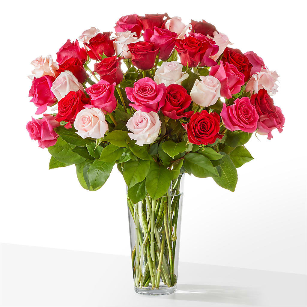 Charming Rose Bouquet – MCKNIGHT'S FLOWERSHOPPE INC., Peterborough ON