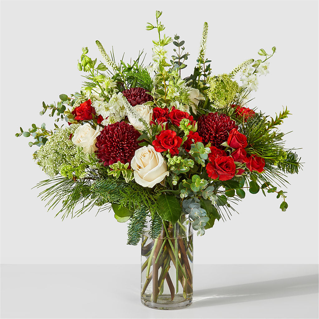 Favorite Traditions Bouquet – MCKNIGHT'S FLOWERSHOPPE INC., Peterborough ON
