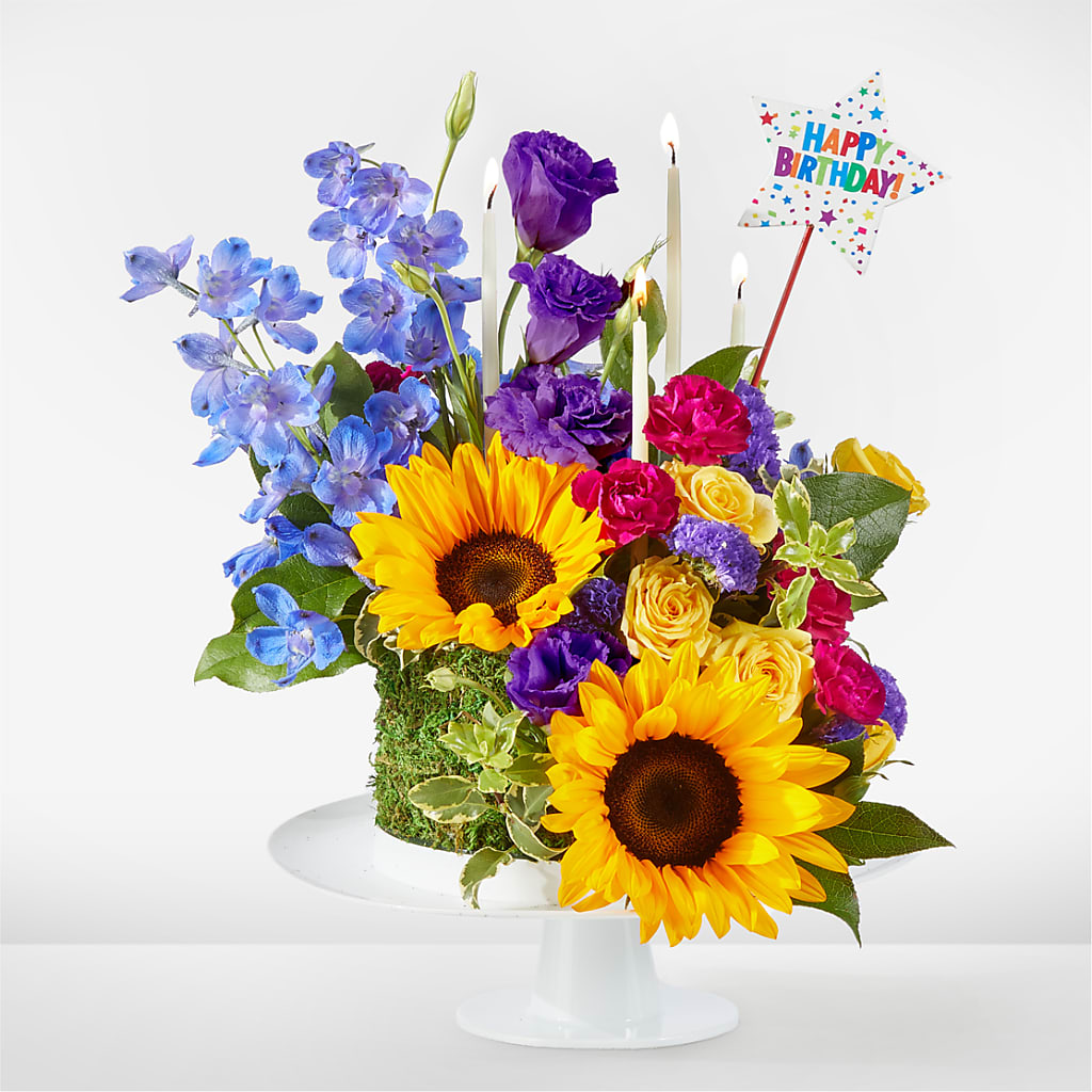 Star of the Day Floral Cake – MCKNIGHT'S FLOWERSHOPPE INC., Peterborough ON