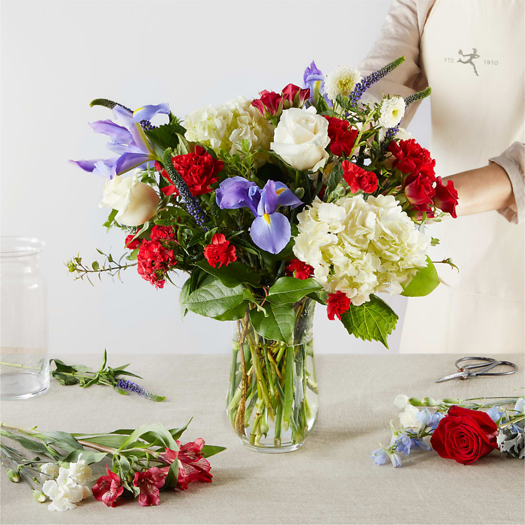 Star Spangled - A Florist Original – MCKNIGHT'S FLOWERSHOPPE INC., Peterborough ON