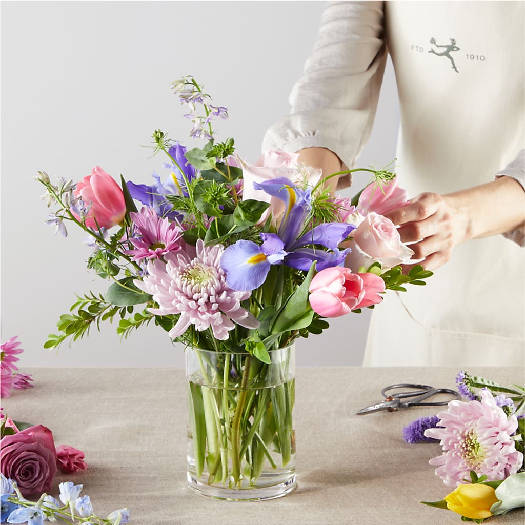 Pastel Tradition - A Florist Original – MCKNIGHT'S FLOWERSHOPPE INC., Peterborough ON