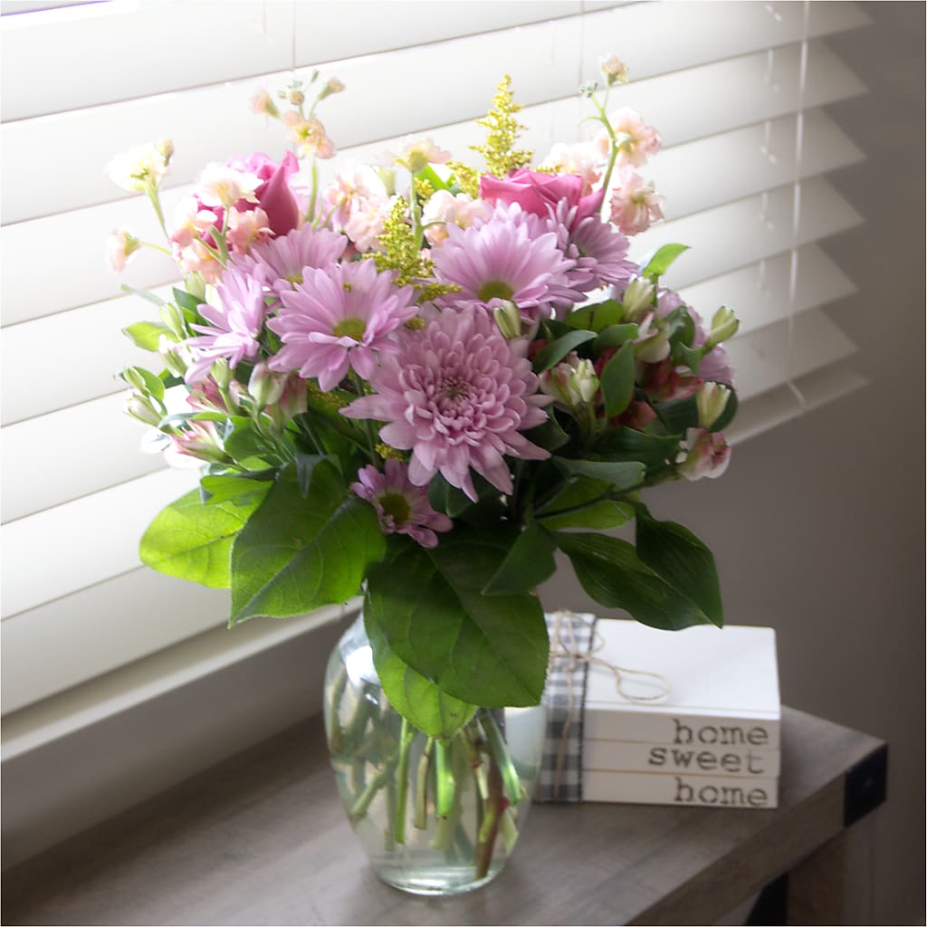 Pastel Tradition - A Florist Original – MCKNIGHT'S FLOWERSHOPPE INC., Peterborough ON
