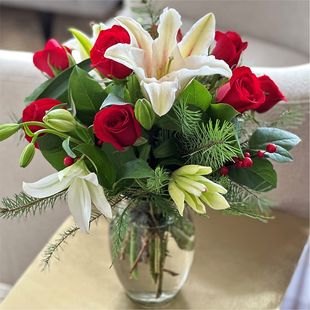 Sparkling Snowflakes Bouquet – MCKNIGHT'S FLOWERSHOPPE INC., Peterborough ON