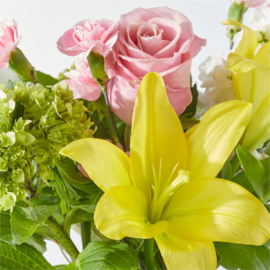 Garden Delight Bouquet – MCKNIGHT'S FLOWERSHOPPE INC., Peterborough ON