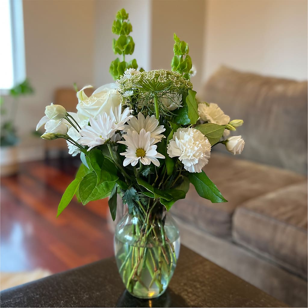 Classic Ivory – A Florist Original – MCKNIGHT'S FLOWERSHOPPE INC., Peterborough ON