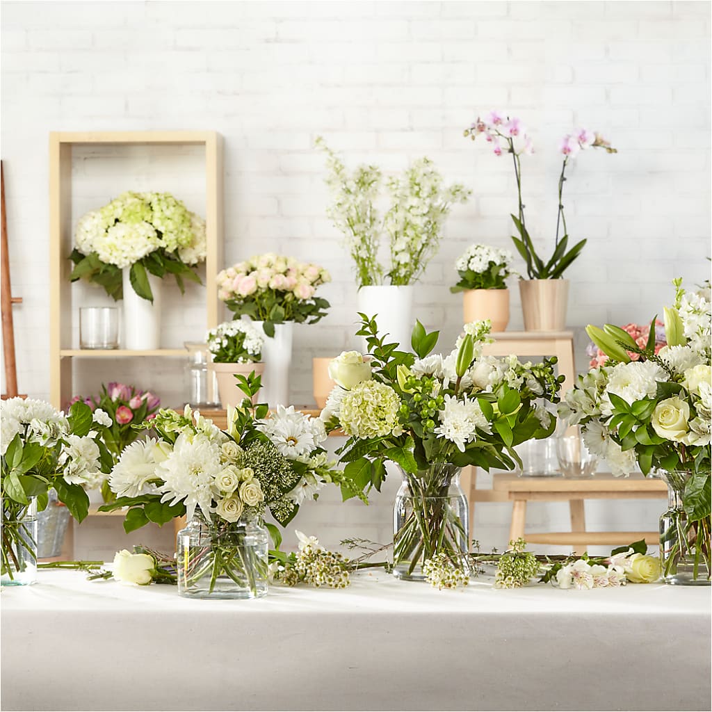 Classic Ivory – A Florist Original – MCKNIGHT'S FLOWERSHOPPE INC., Peterborough ON