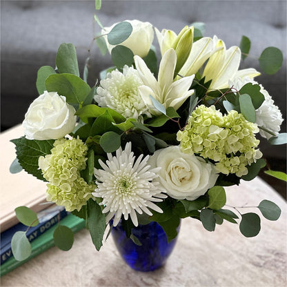 Snowy Dreams Bouquet – MCKNIGHT'S FLOWERSHOPPE INC., Peterborough ON