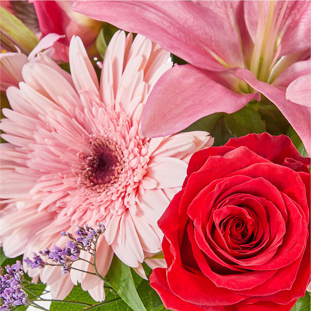 Lots of Love Bouquet – MCKNIGHT'S FLOWERSHOPPE INC., Peterborough ON