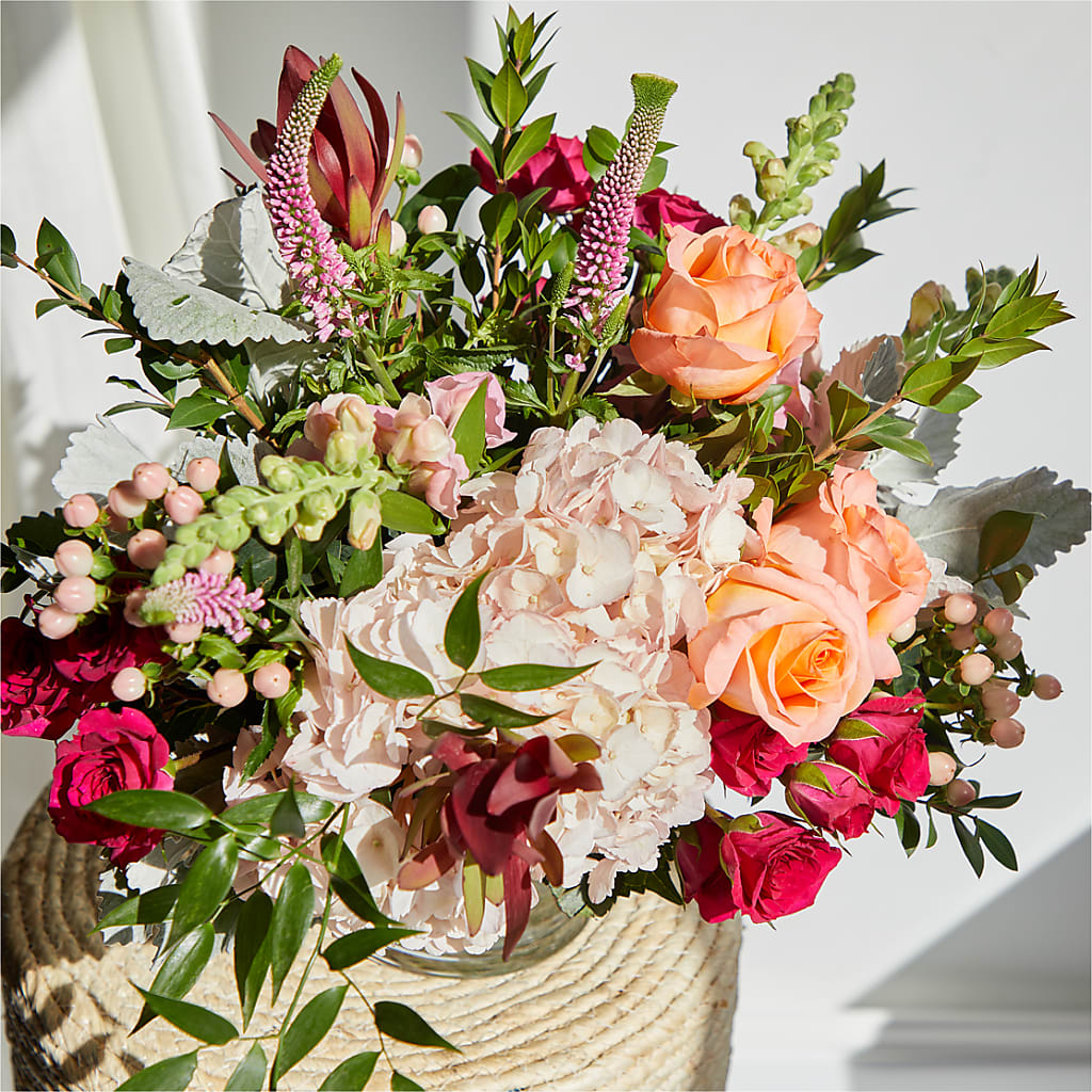 Glitz & Glam Bouquet – MCKNIGHT'S FLOWERSHOPPE INC., Peterborough ON