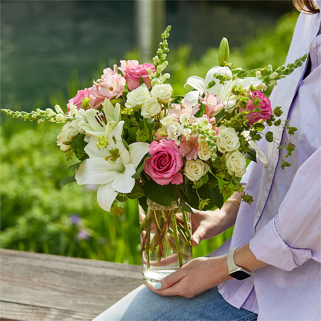 Fondly Bouquet – MCKNIGHT'S FLOWERSHOPPE INC., Peterborough ON