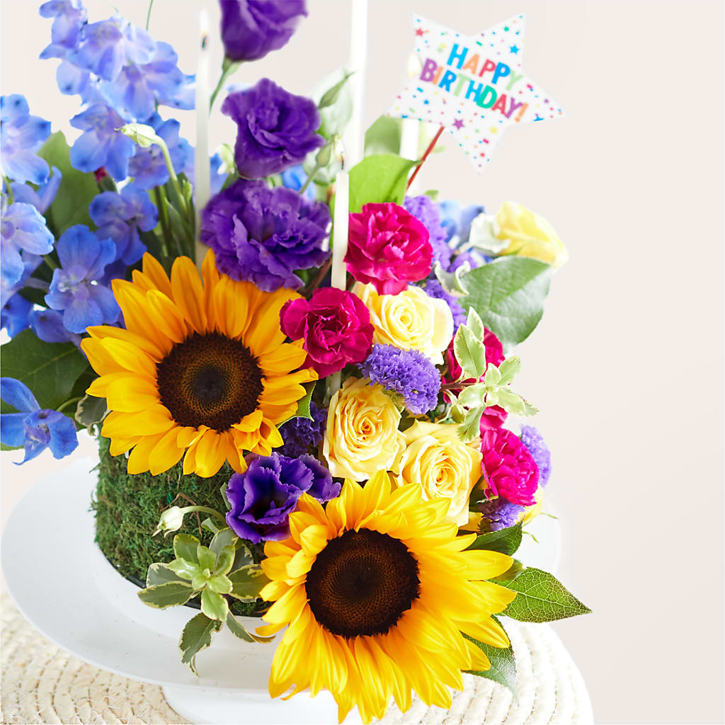 Star of the Day Floral Cake – MCKNIGHT'S FLOWERSHOPPE INC., Peterborough ON